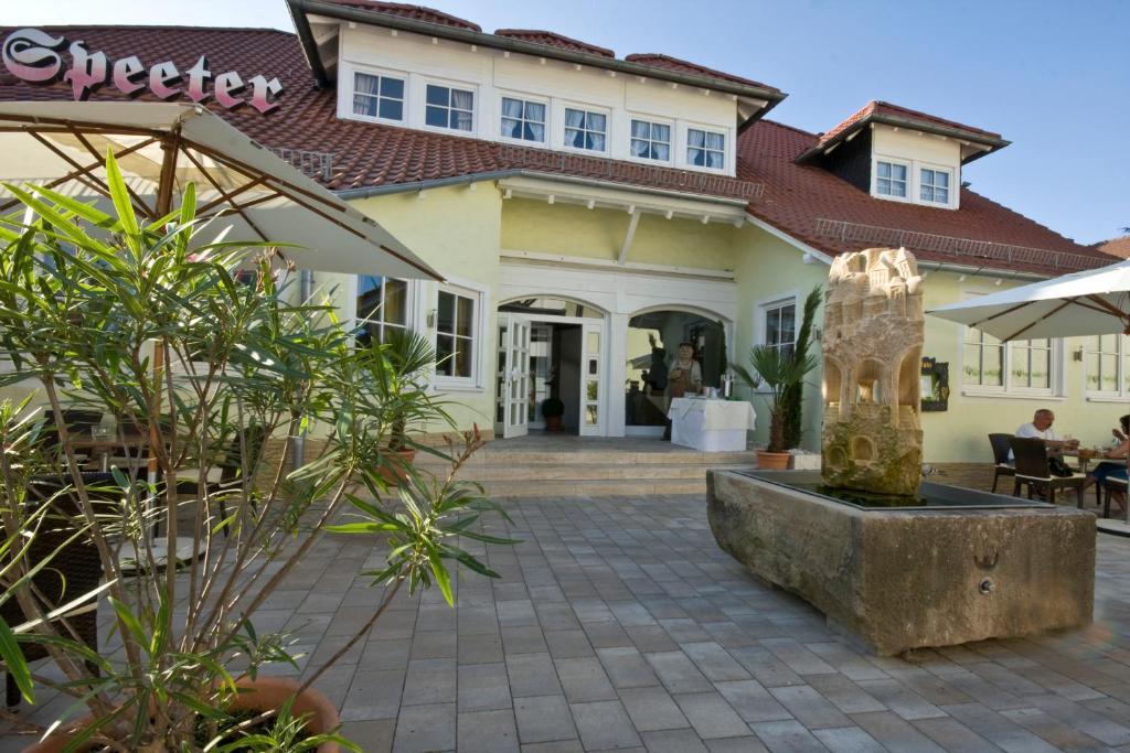 Hotel Speeter Weisenheim am Berg Exterior foto